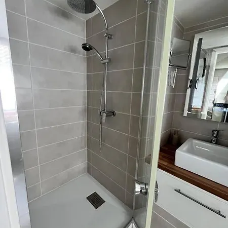 Maison De Village Nyaraló *